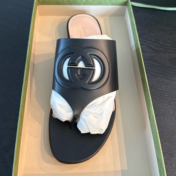 Women's Interlocking G cut-out thong sandal worn ONLY ONCE! - Picture 1 of 3
